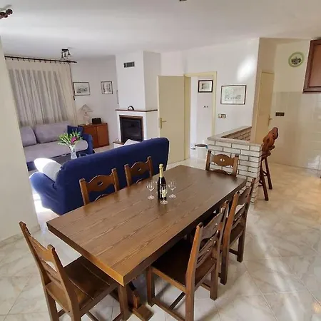 Apartment Two Roses Marcana