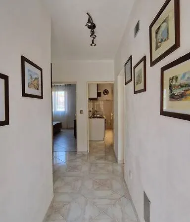 Apartment Two Roses Marcana